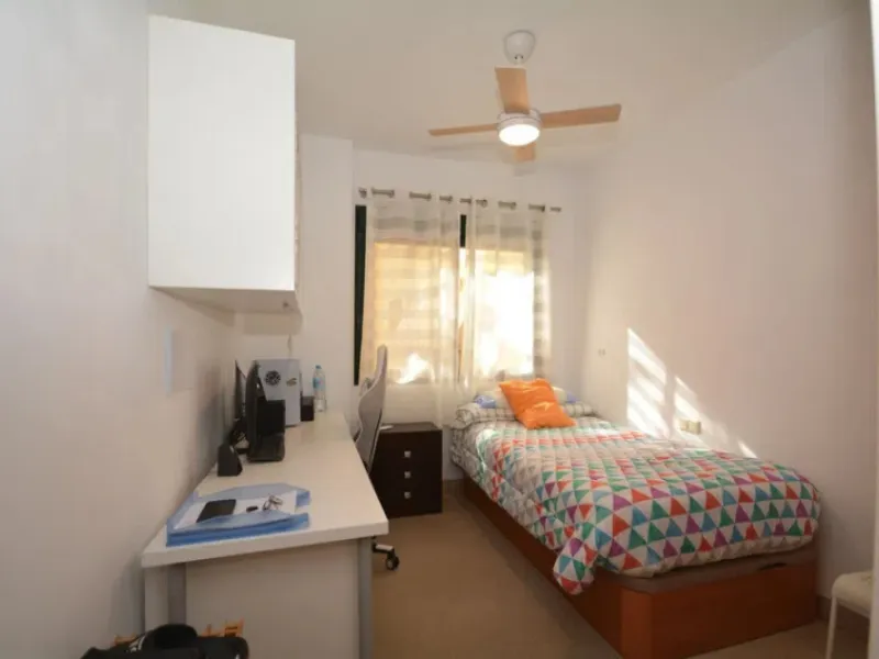 It would be remiss to overlook the opportunity to view this property in San Pedro, which boasts an enviable location, situated a mere few minutes' drive from prestigious golf courses, the vibrant boulevard and the well-known beach of San Pedro, it is well
