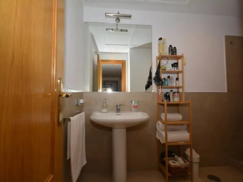 It would be remiss to overlook the opportunity to view this property in San Pedro, which boasts an enviable location, situated a mere few minutes' drive from prestigious golf courses, the vibrant boulevard and the well-known beach of San Pedro, it is well