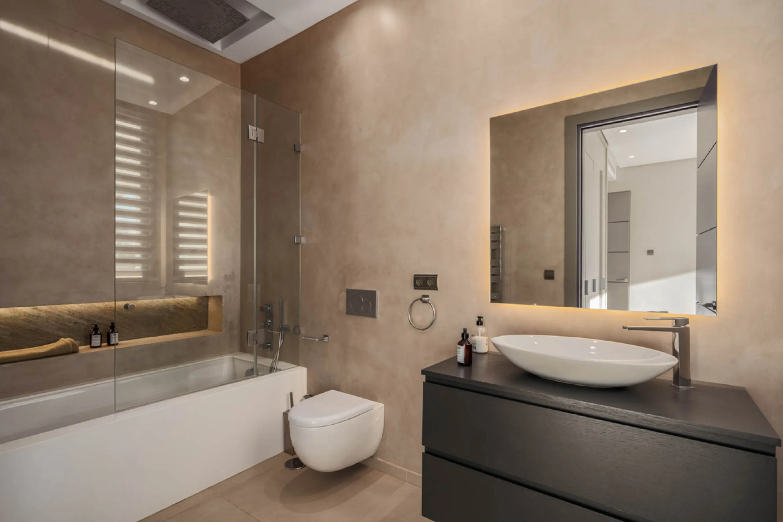 Designed by a distinguished architect, this villa is spread over two levels with an impressive built area. It features five luxurious bedrooms, each with its ensuite bathroom, an additional guest toilet, and a guest apartment that matches the main villa's