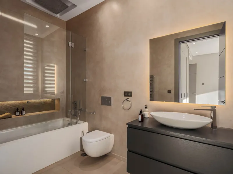 Designed by a distinguished architect, this villa is spread over two levels with an impressive built area. It features five luxurious bedrooms, each with its ensuite bathroom, an additional guest toilet, and a guest apartment that matches the main villa's