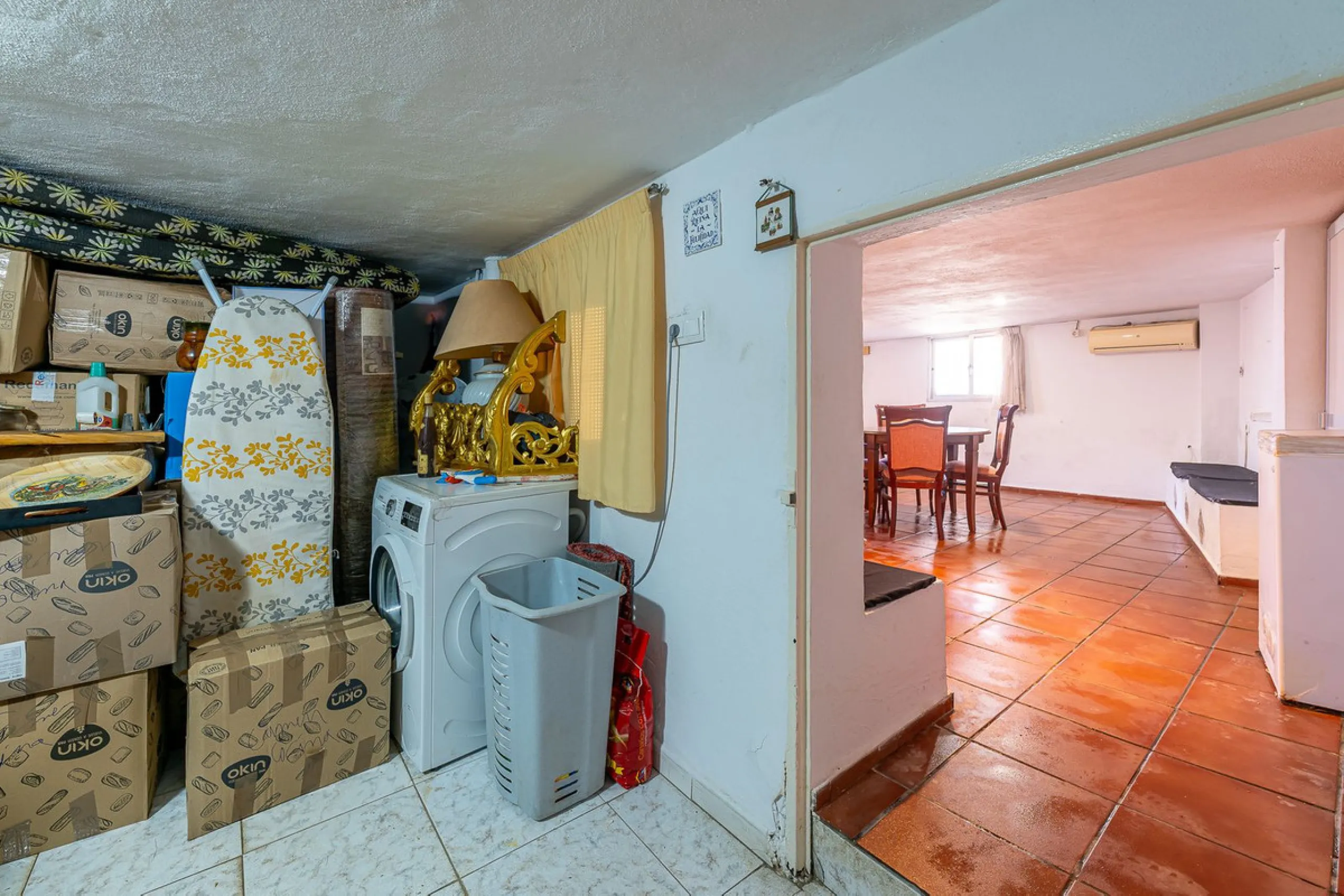 Imagine coming home and being welcomed by silence, light, and space. Live without rushing, with privacy, your own land, and the freedom that only a detached villa can offer in El Romeral, one of the quietest and most sought-after areas of Alhaurín de la T