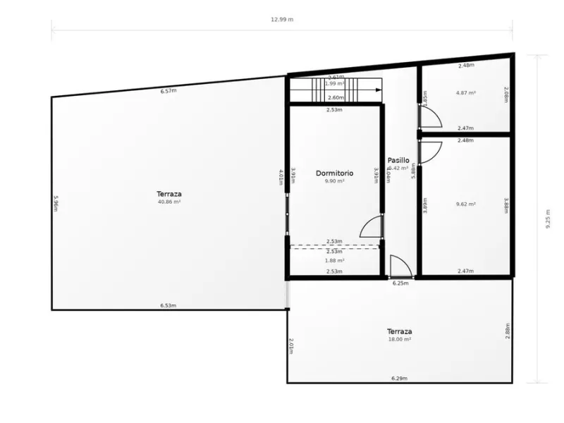 Imagine coming home and being welcomed by silence, light, and space. Live without rushing, with privacy, your own land, and the freedom that only a detached villa can offer in El Romeral, one of the quietest and most sought-after areas of Alhaurín de la T
