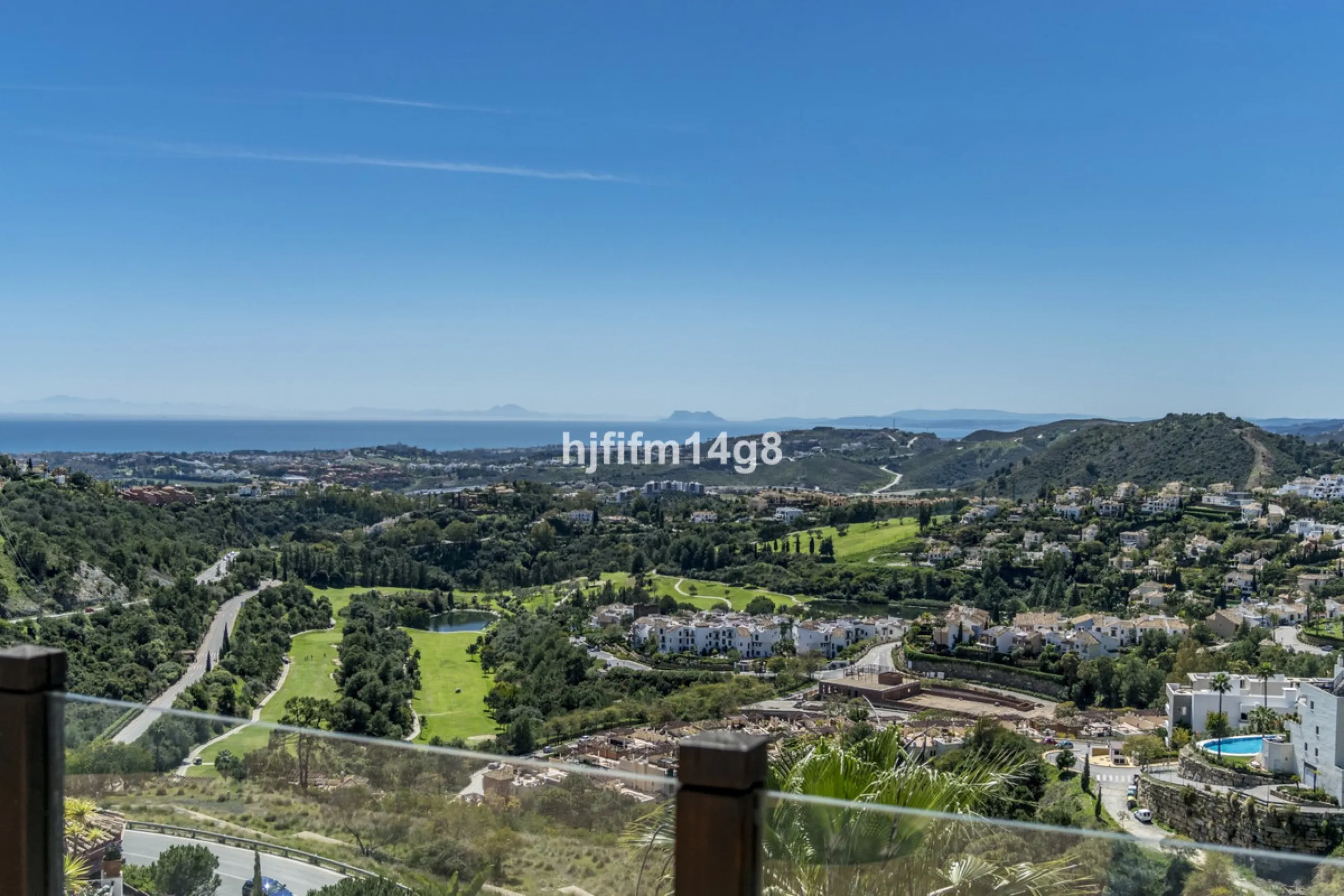 House - Townhouse в продаже в Benahavís, Málaga. В доме 3 спален и 3 ванных комнат. Площадь дома 167 м²