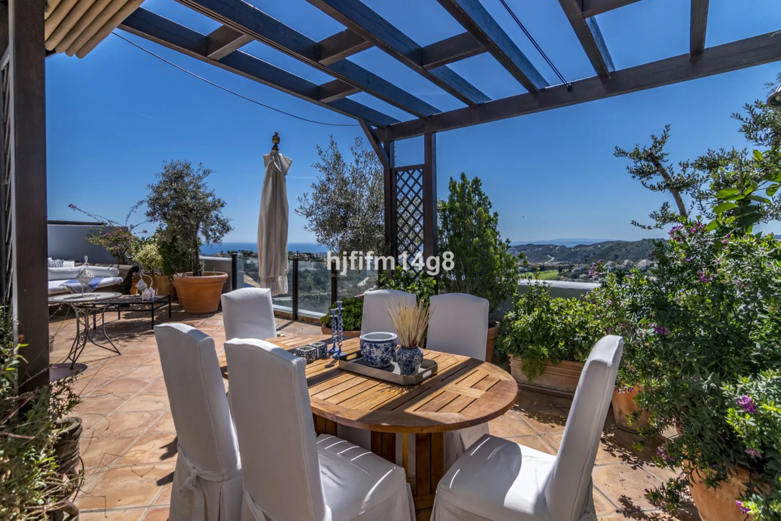 House - Townhouse в продаже в Benahavís, Málaga. В доме 3 спален и 3 ванных комнат. Площадь дома 167 м²