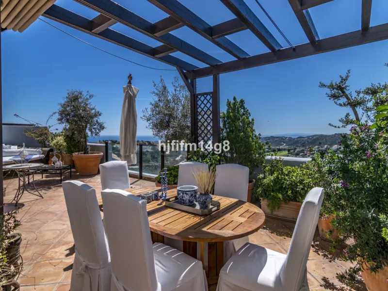 House - Townhouse в продаже в Benahavís, Málaga. В доме 3 спален и 3 ванных комнат. Площадь дома 167 м²