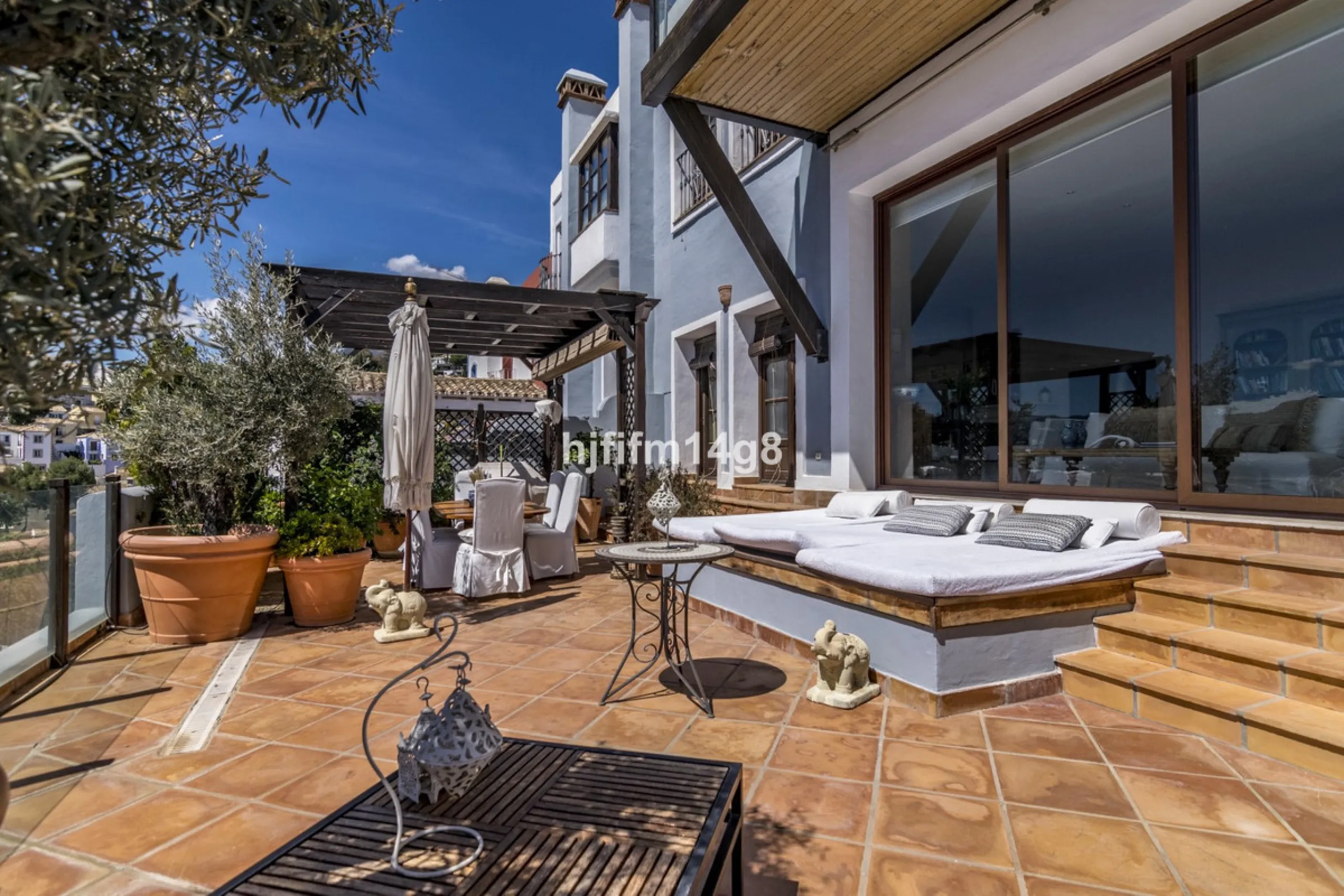 House - Townhouse в продаже в Benahavís, Málaga. В доме 3 спален и 3 ванных комнат. Площадь дома 167 м²