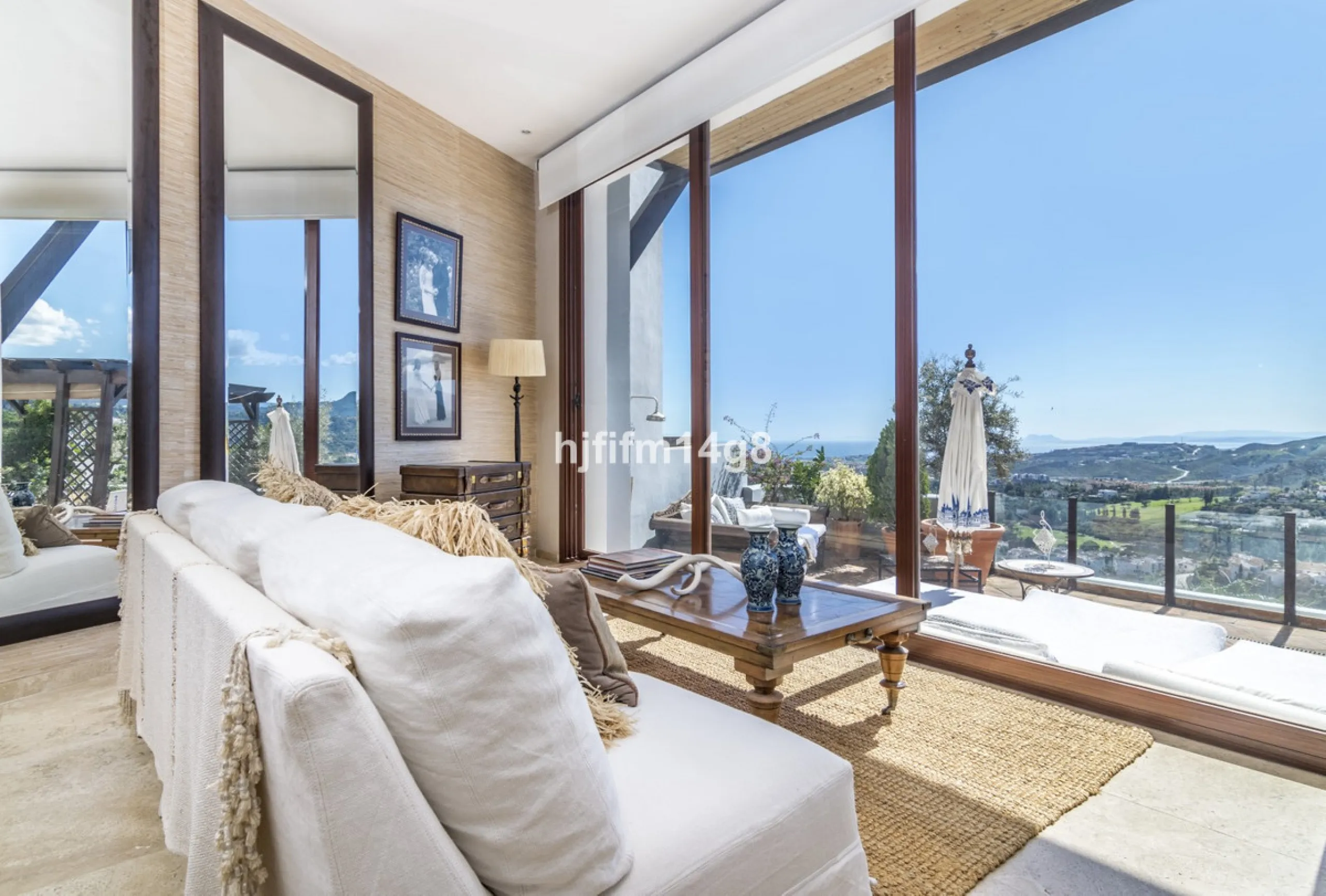 House - Townhouse в продаже в Benahavís, Málaga. В доме 3 спален и 3 ванных комнат. Площадь дома 167 м²
