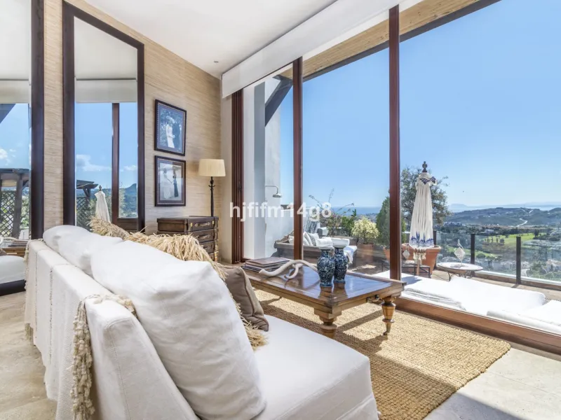 House - Townhouse в продаже в Benahavís, Málaga. В доме 3 спален и 3 ванных комнат. Площадь дома 167 м²