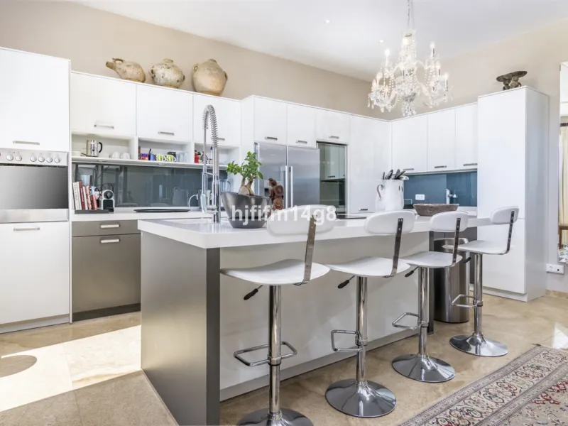 House - Townhouse в продаже в Benahavís, Málaga. В доме 3 спален и 3 ванных комнат. Площадь дома 167 м²