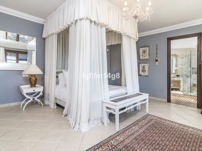 House - Townhouse в продаже в Benahavís, Málaga. В доме 3 спален и 3 ванных комнат. Площадь дома 167 м²