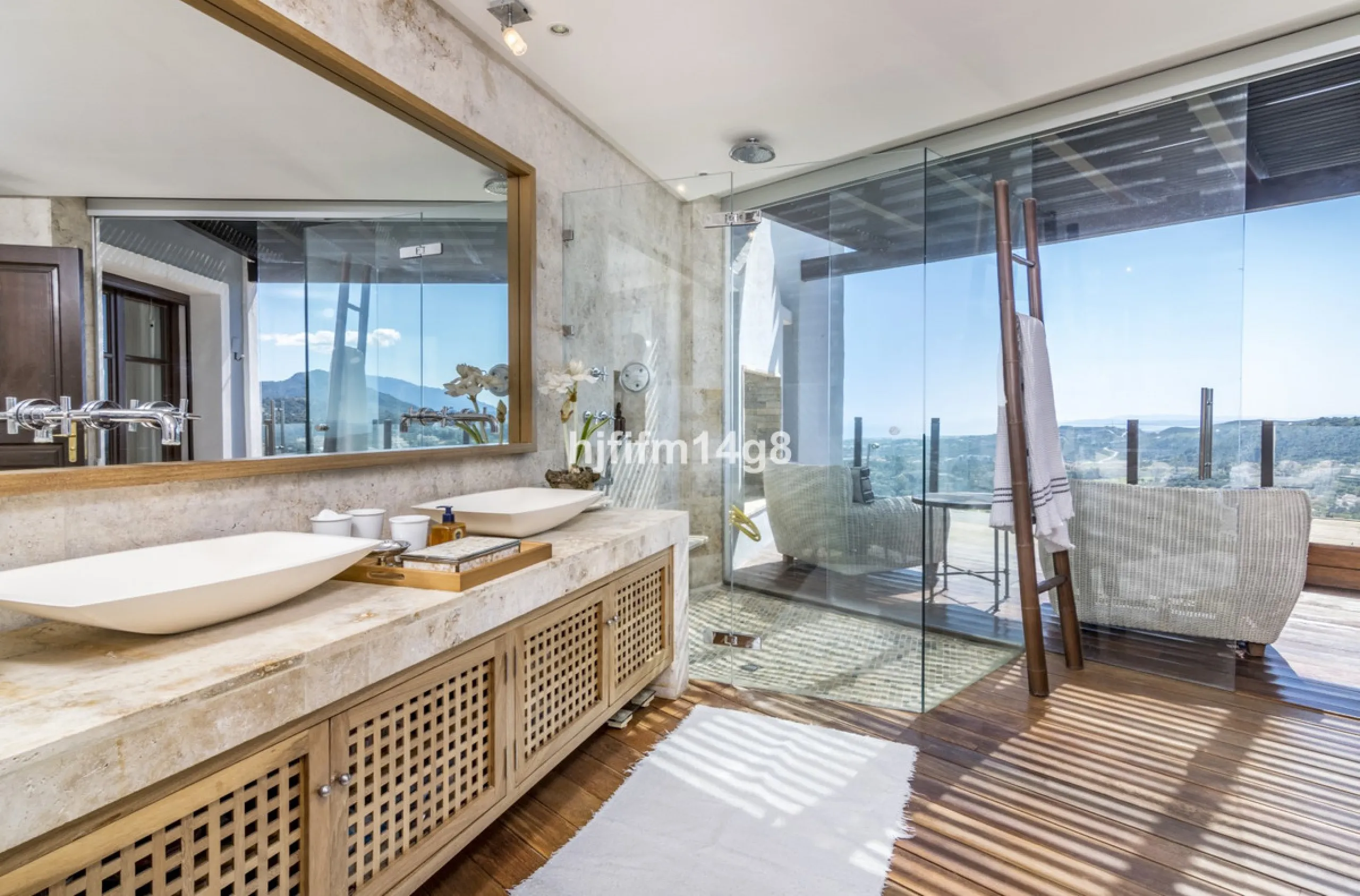 House - Townhouse в продаже в Benahavís, Málaga. В доме 3 спален и 3 ванных комнат. Площадь дома 167 м²