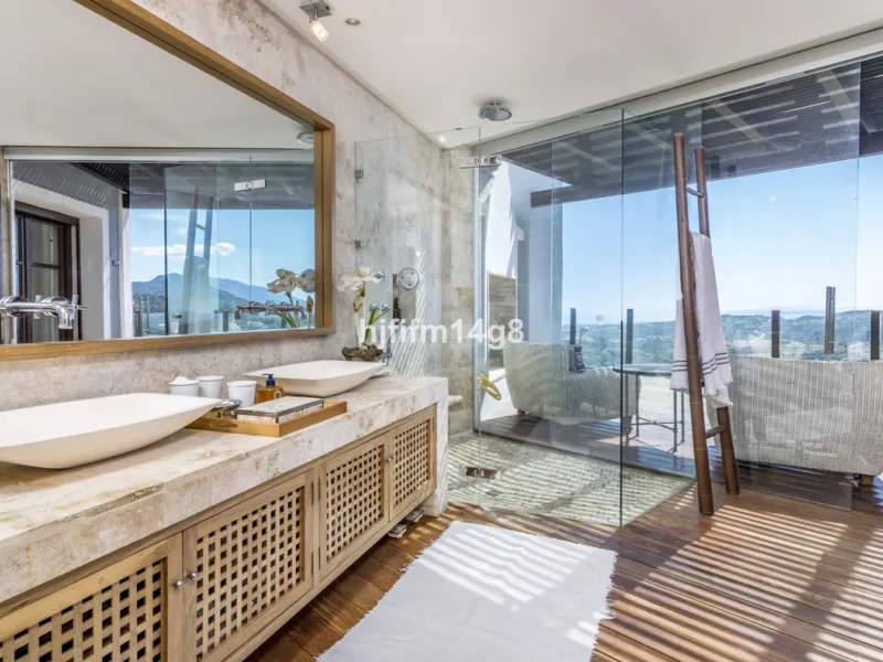 House - Townhouse в продаже в Benahavís, Málaga. В доме 3 спален и 3 ванных комнат. Площадь дома 167 м²
