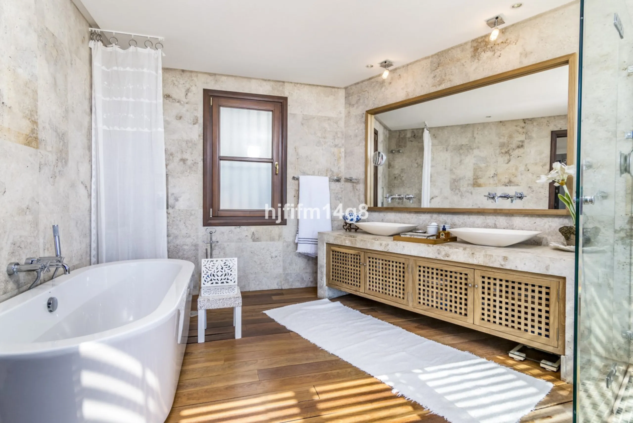 House - Townhouse в продаже в Benahavís, Málaga. В доме 3 спален и 3 ванных комнат. Площадь дома 167 м²