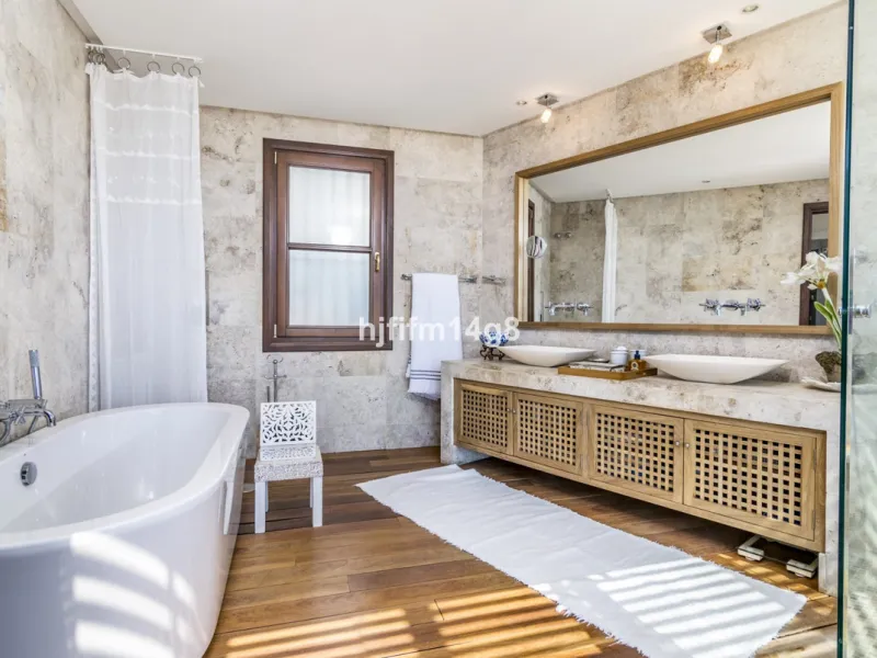 House - Townhouse в продаже в Benahavís, Málaga. В доме 3 спален и 3 ванных комнат. Площадь дома 167 м²