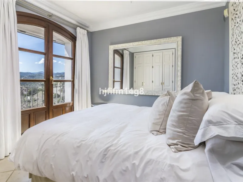 House - Townhouse в продаже в Benahavís, Málaga. В доме 3 спален и 3 ванных комнат. Площадь дома 167 м²