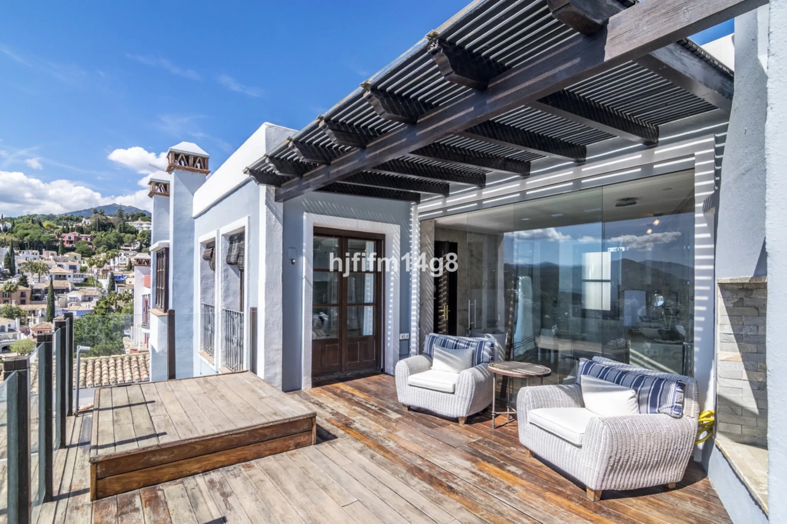 House - Townhouse в продаже в Benahavís, Málaga. В доме 3 спален и 3 ванных комнат. Площадь дома 167 м²