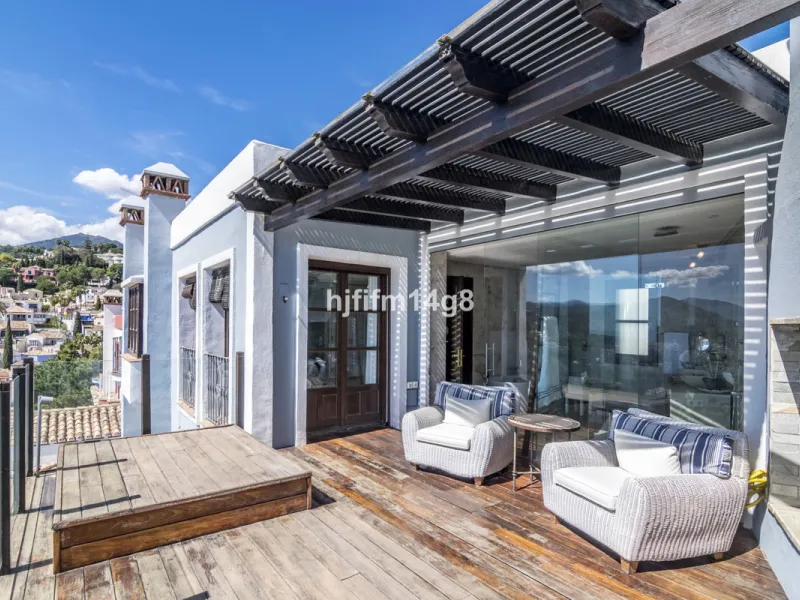House - Townhouse в продаже в Benahavís, Málaga. В доме 3 спален и 3 ванных комнат. Площадь дома 167 м²