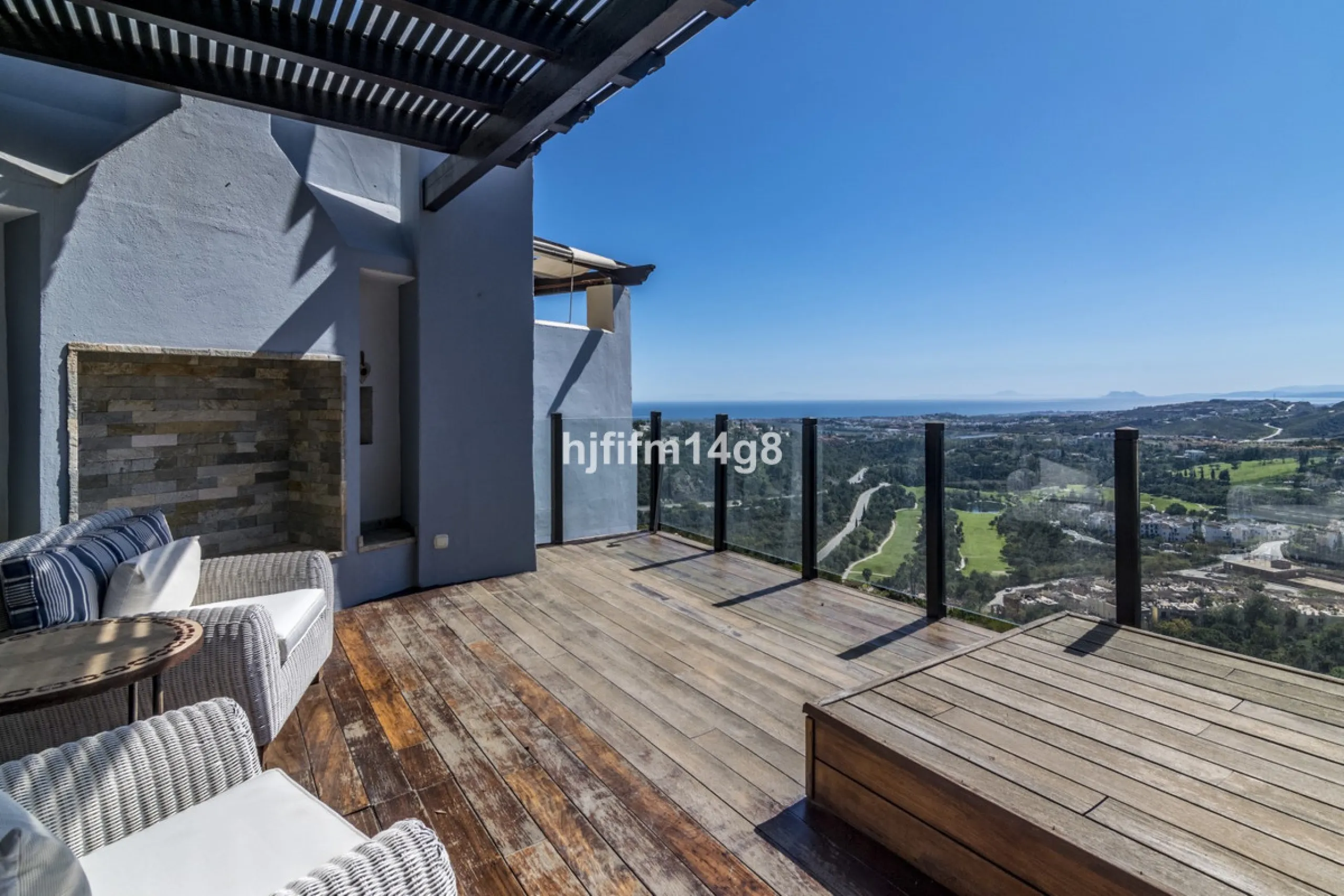 House - Townhouse в продаже в Benahavís, Málaga. В доме 3 спален и 3 ванных комнат. Площадь дома 167 м²