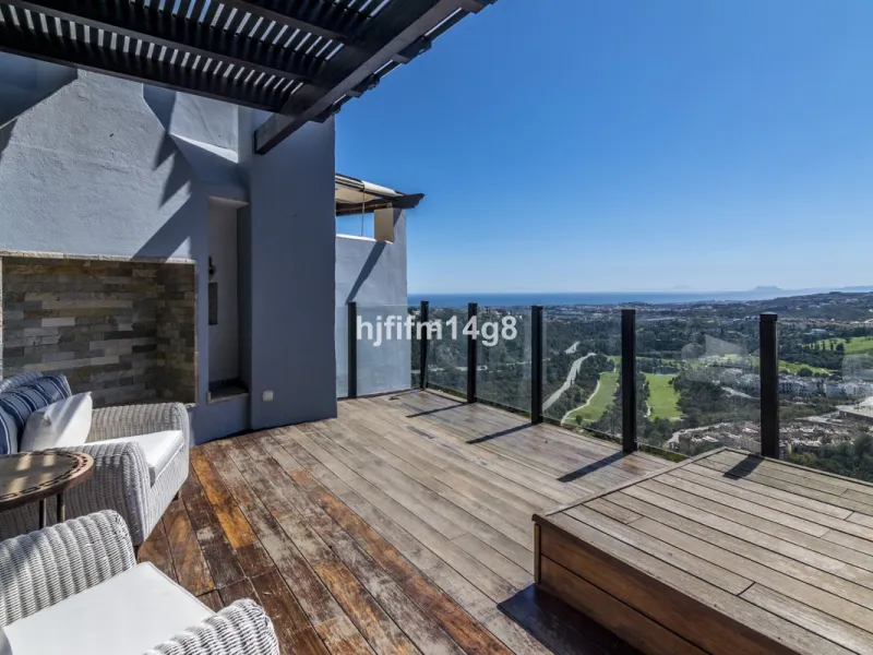 House - Townhouse в продаже в Benahavís, Málaga. В доме 3 спален и 3 ванных комнат. Площадь дома 167 м²