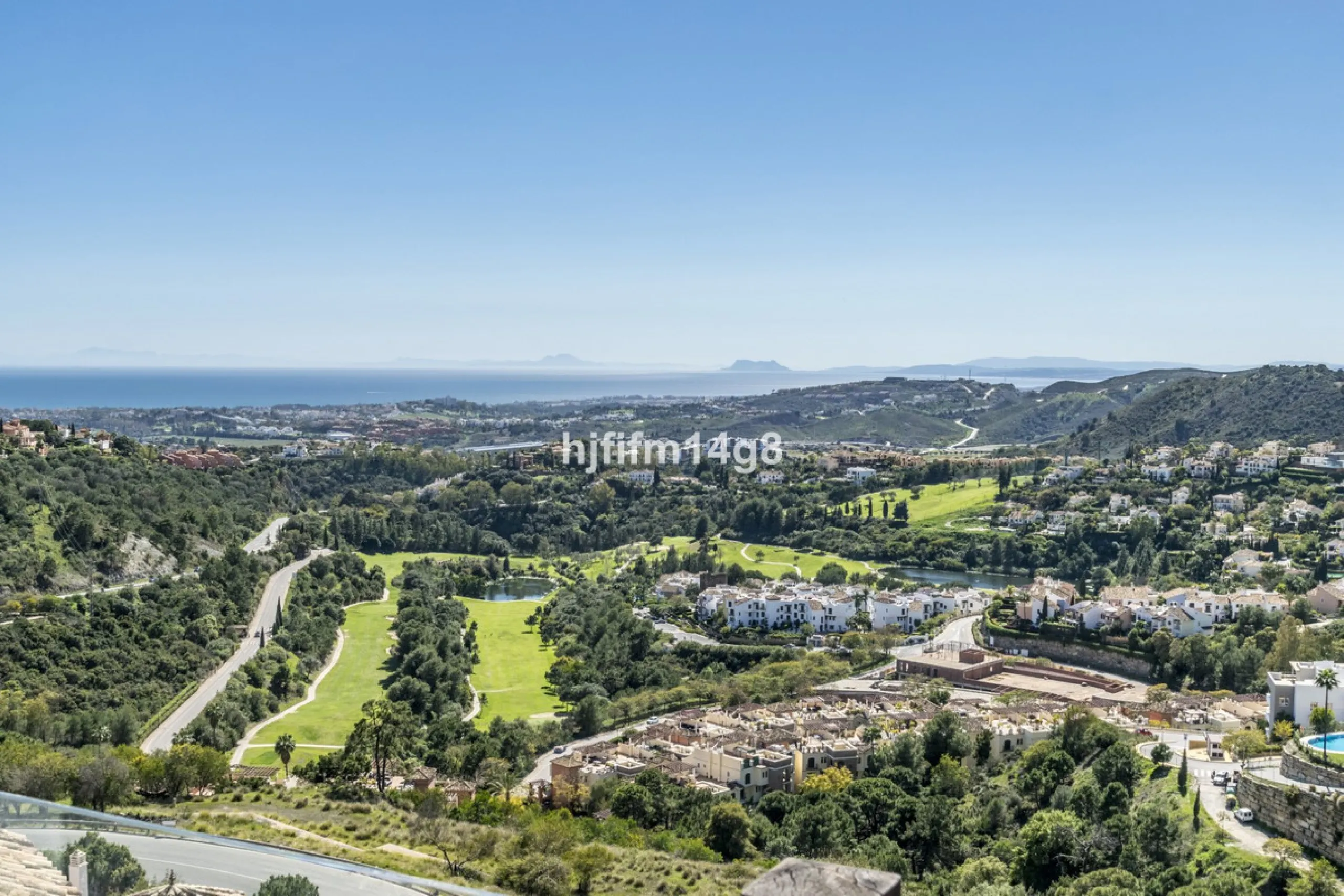House - Townhouse в продаже в Benahavís, Málaga. В доме 3 спален и 3 ванных комнат. Площадь дома 167 м²