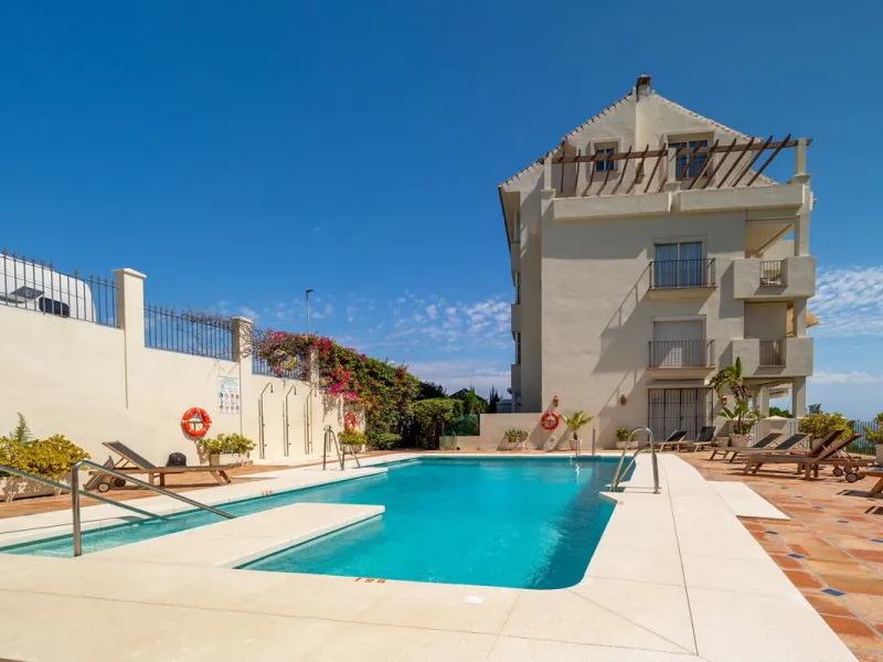 Very nice property with 3 big bedrooms and 2 bathrooms (+ separated guest toilet) for sale in ALBATROS at Golf Rio Real.