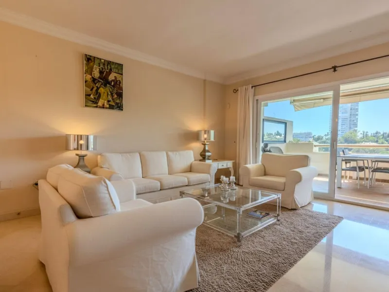 Very nice property with 3 big bedrooms and 2 bathrooms (+ separated guest toilet) for sale in ALBATROS at Golf Rio Real.