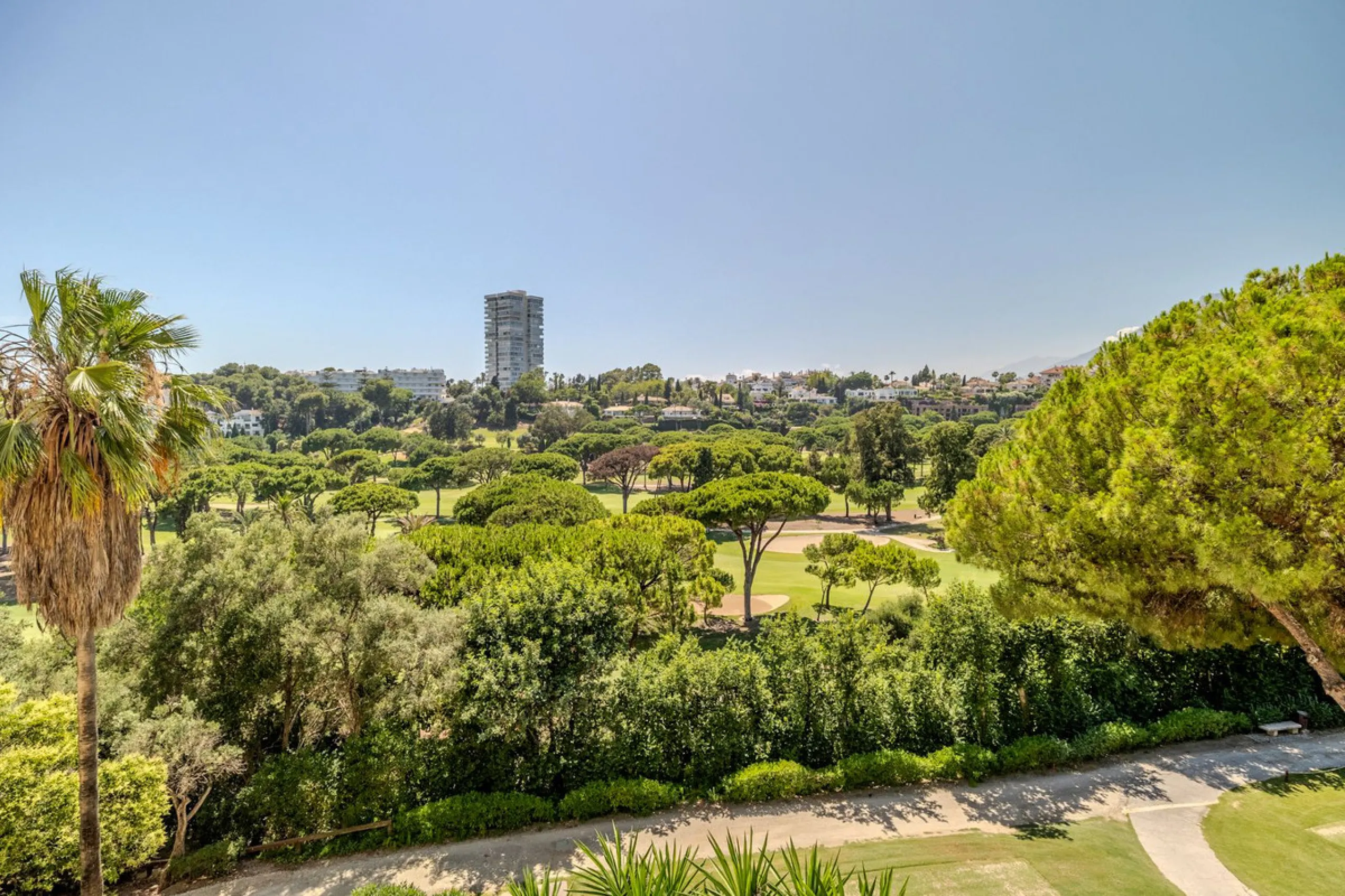 Very nice property with 3 big bedrooms and 2 bathrooms (+ separated guest toilet) for sale in ALBATROS at Golf Rio Real.