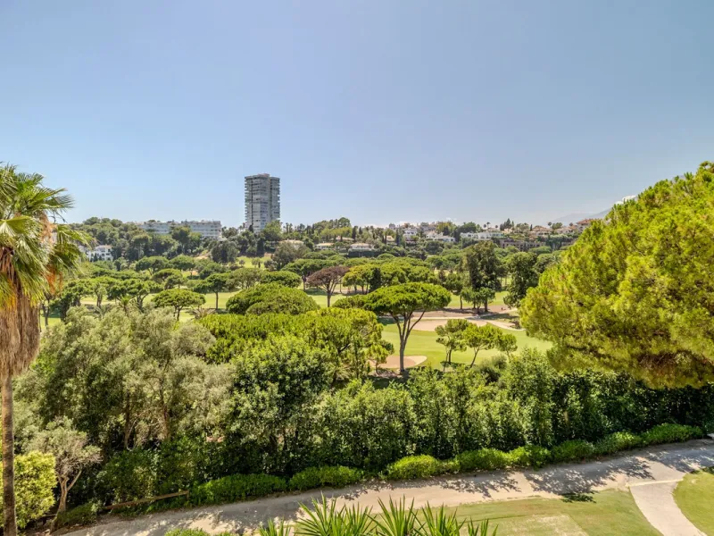 Very nice property with 3 big bedrooms and 2 bathrooms (+ separated guest toilet) for sale in ALBATROS at Golf Rio Real.