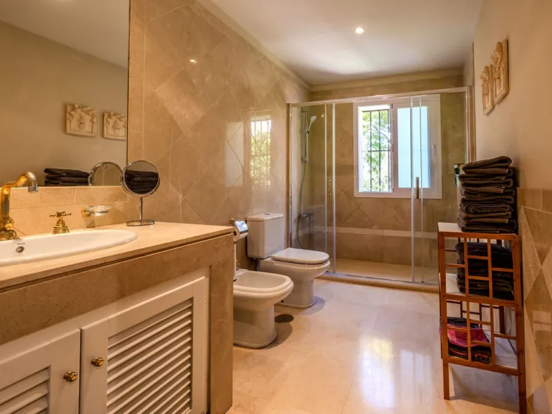 Very nice property with 3 big bedrooms and 2 bathrooms (+ separated guest toilet) for sale in ALBATROS at Golf Rio Real.