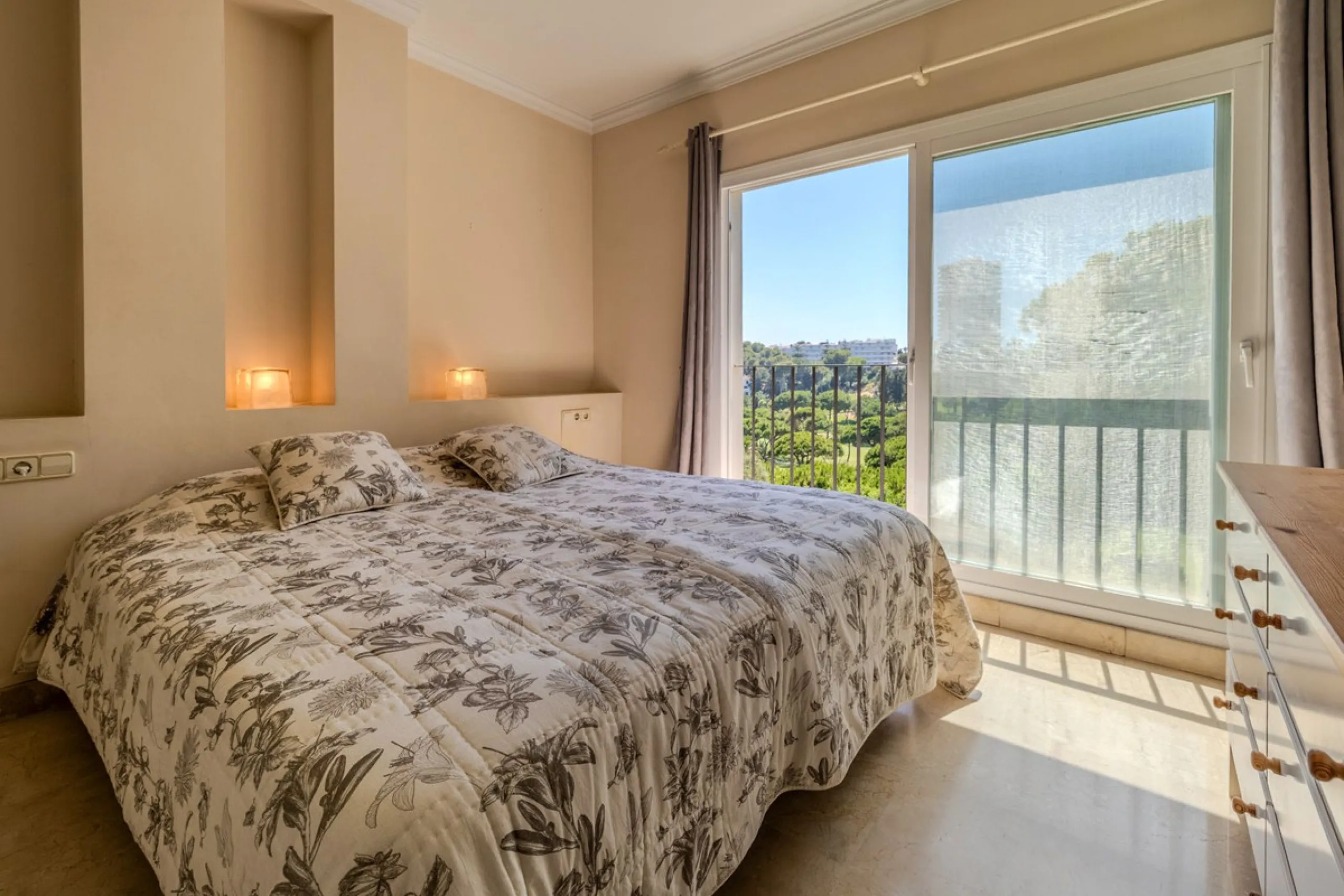 Very nice property with 3 big bedrooms and 2 bathrooms (+ separated guest toilet) for sale in ALBATROS at Golf Rio Real.