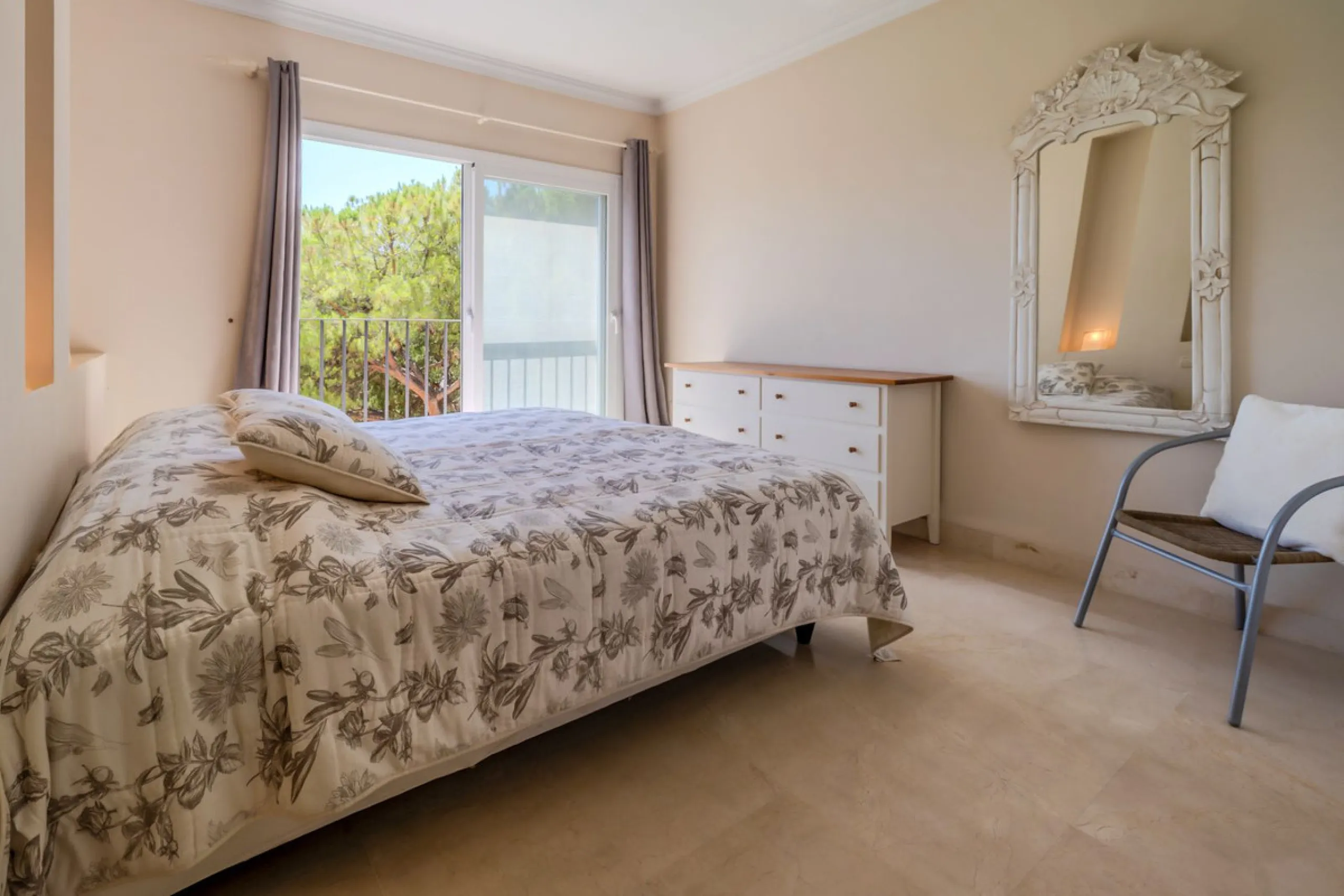 Very nice property with 3 big bedrooms and 2 bathrooms (+ separated guest toilet) for sale in ALBATROS at Golf Rio Real.
