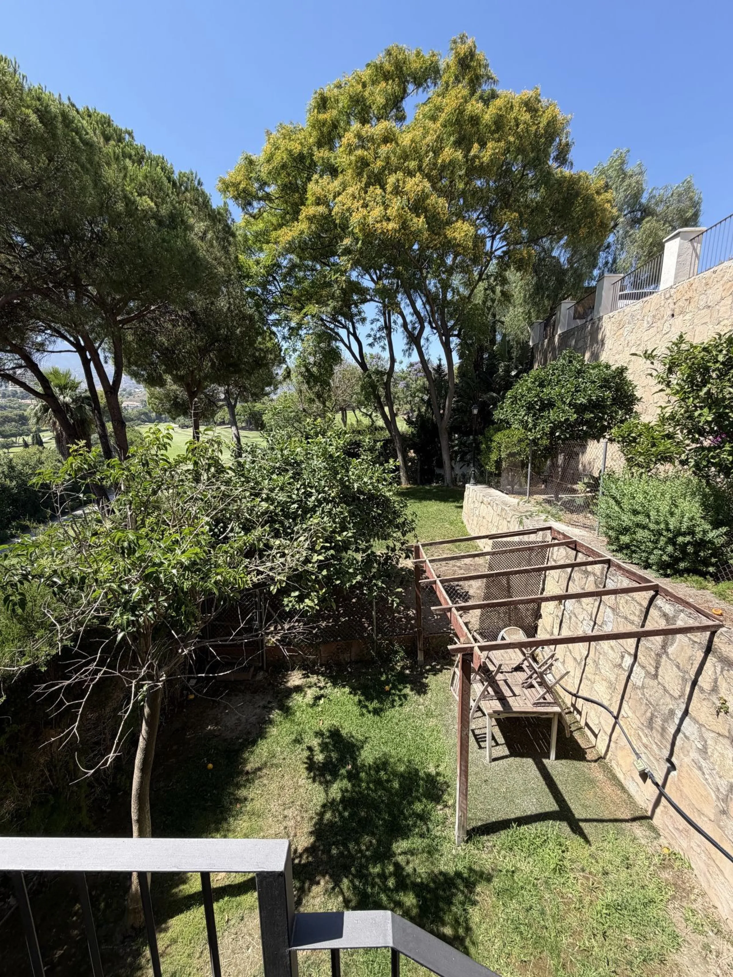 Very nice property with 3 big bedrooms and 2 bathrooms (+ separated guest toilet) for sale in ALBATROS at Golf Rio Real.