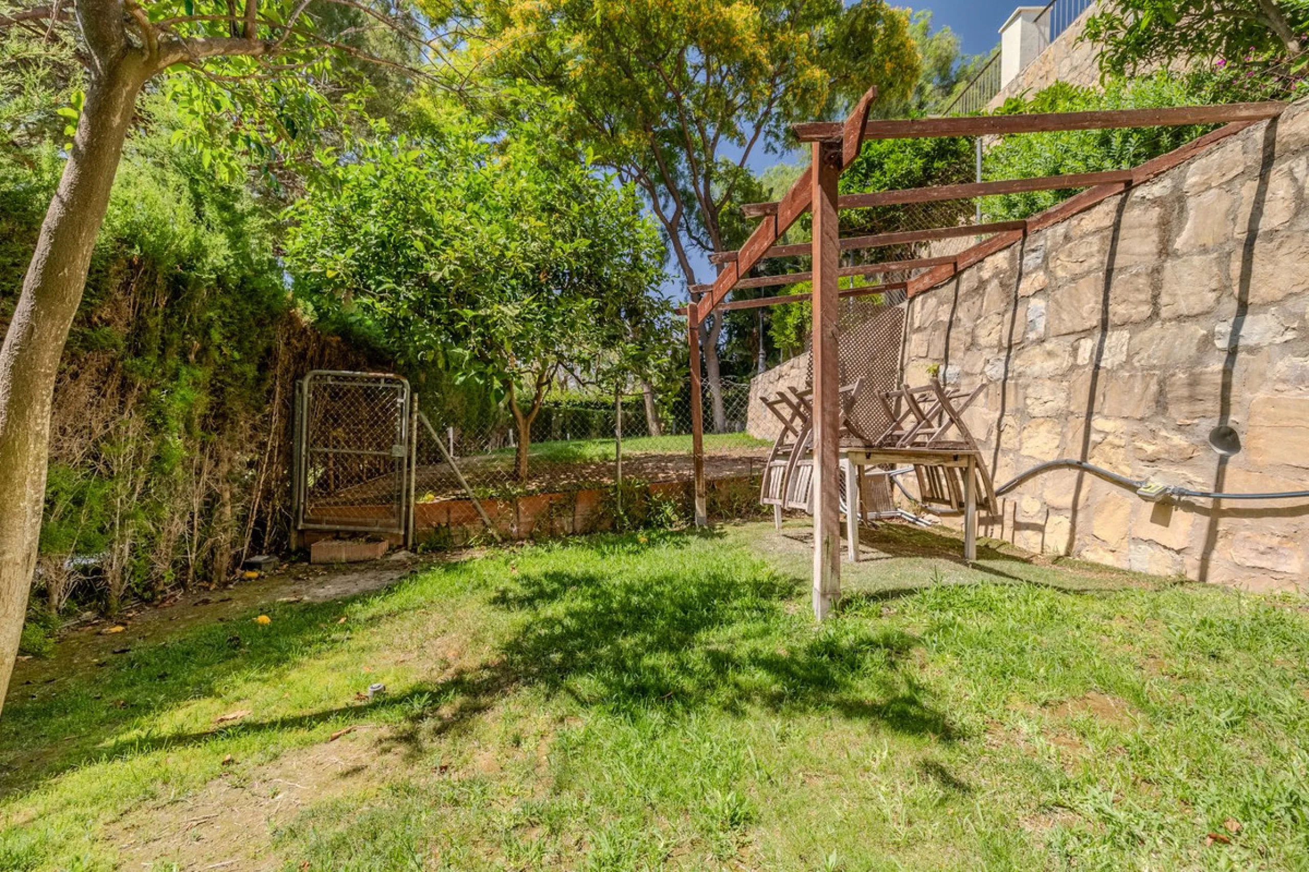 Very nice property with 3 big bedrooms and 2 bathrooms (+ separated guest toilet) for sale in ALBATROS at Golf Rio Real.