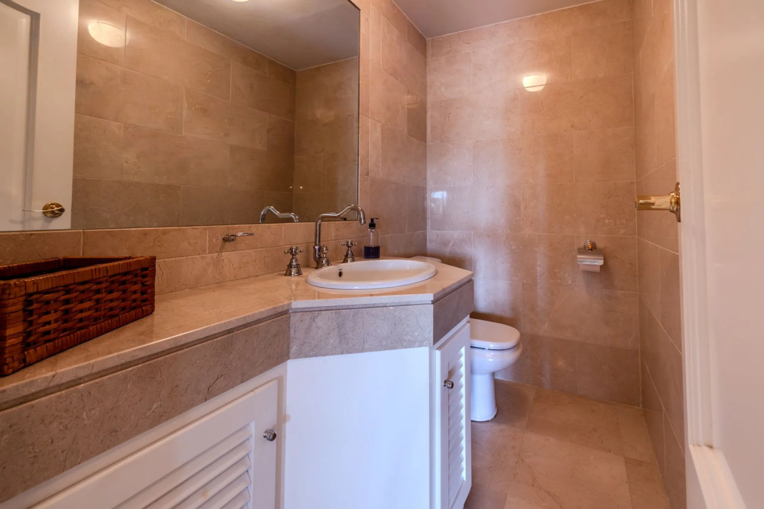 Very nice property with 3 big bedrooms and 2 bathrooms (+ separated guest toilet) for sale in ALBATROS at Golf Rio Real.