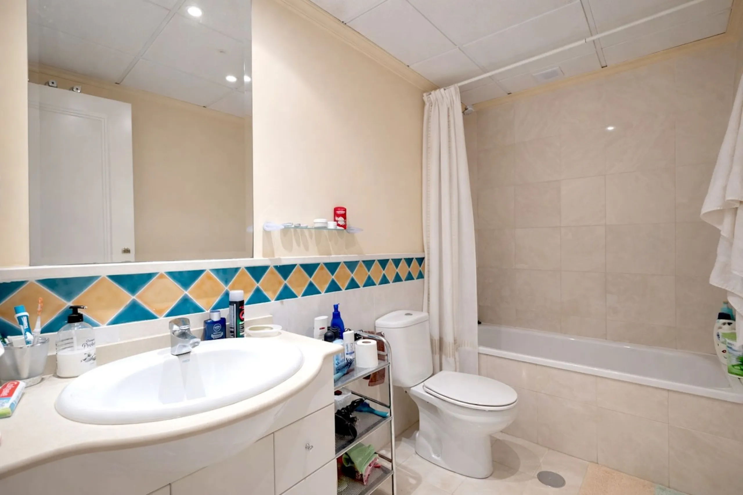Apartment - Middle Floor Apartment в продаже в Marbella, Málaga. В доме 1 спален и 1 ванных комнат. Площадь дома 57 м²