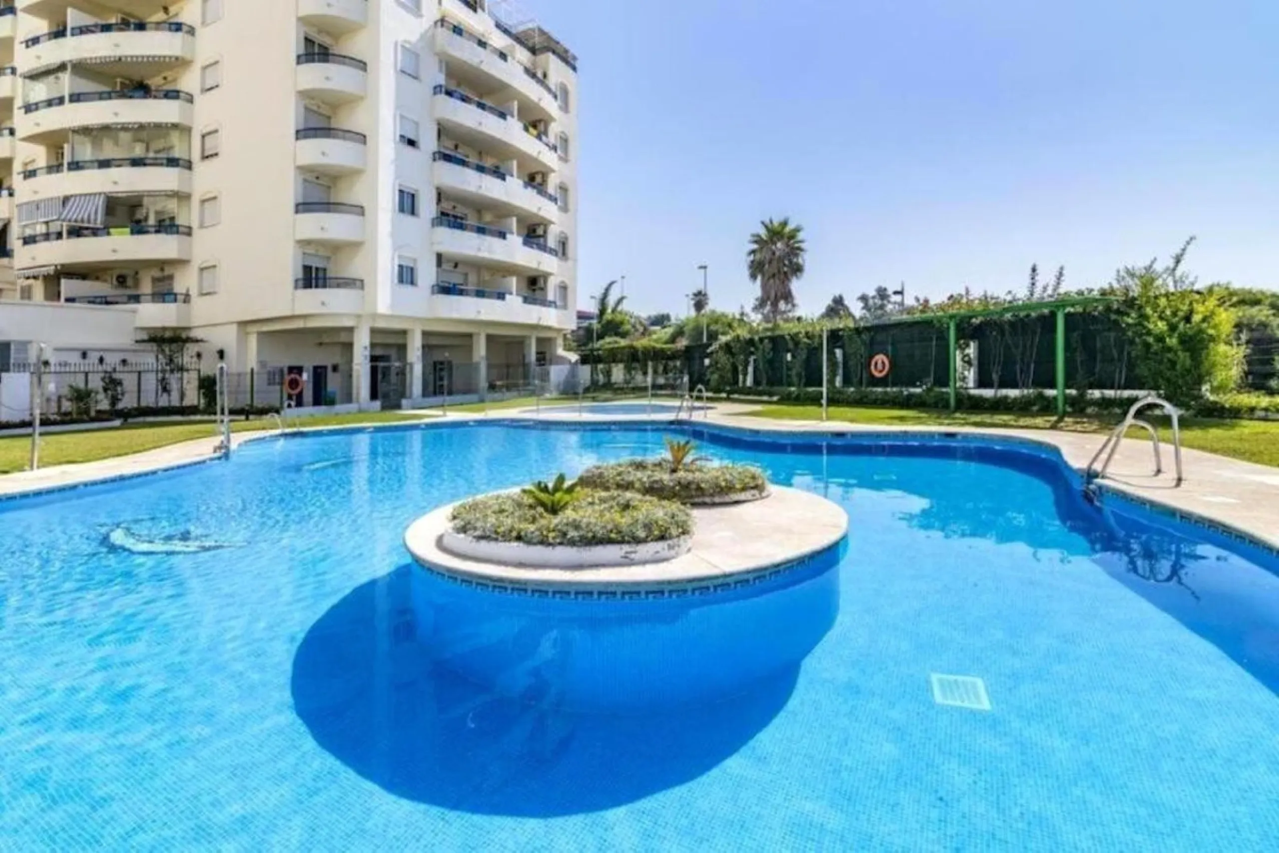 Apartment - Middle Floor Apartment в продаже в Marbella, Málaga. В доме 1 спален и 1 ванных комнат. Площадь дома 57 м²