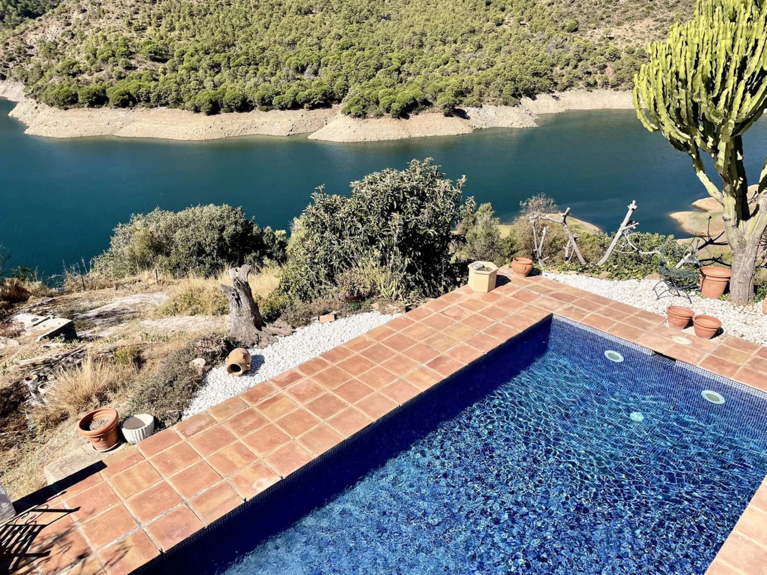 Unique Lakefront Retreat in Istan – Direct Access to the Lake & Panoramic Views