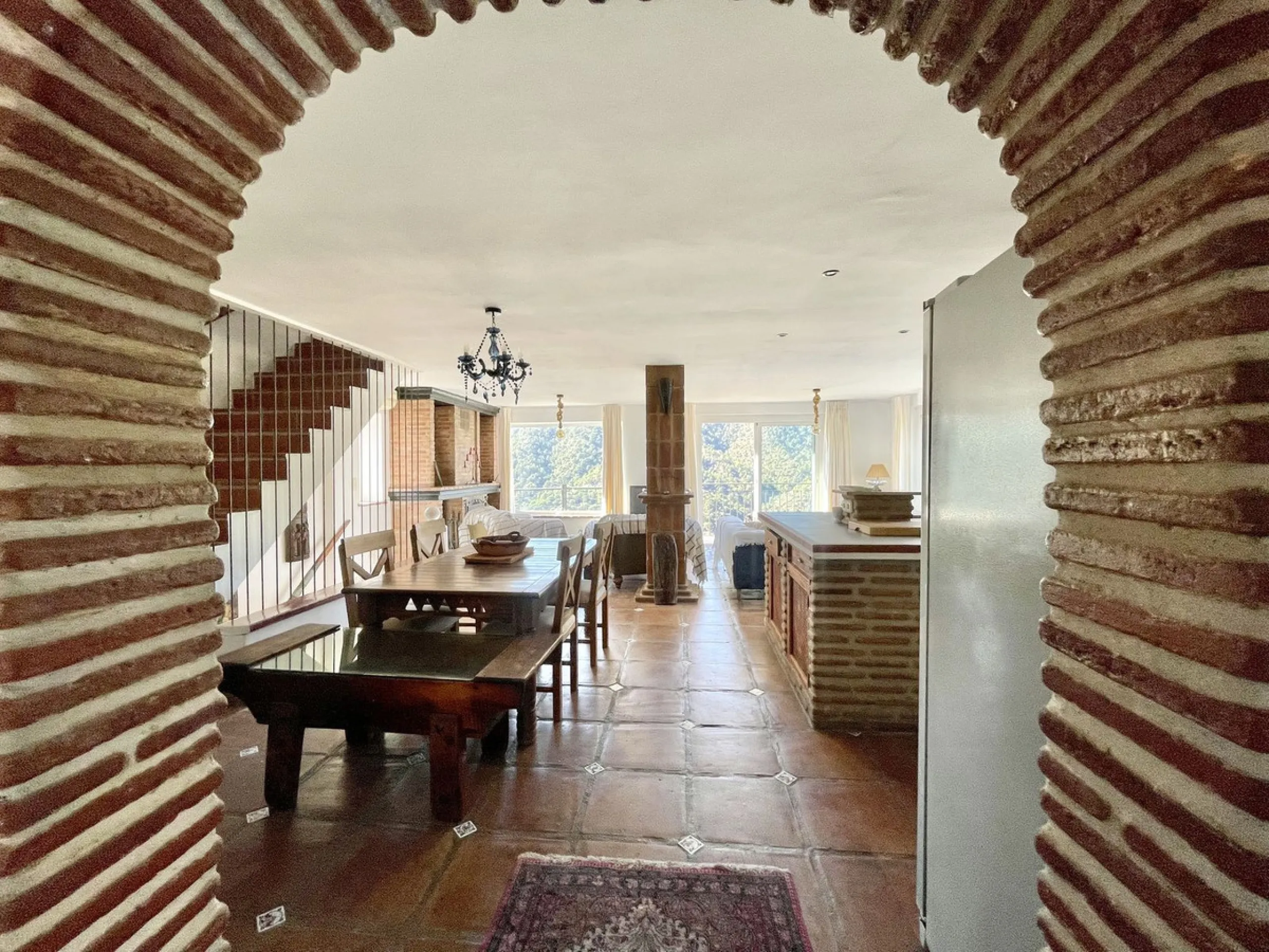 Unique Lakefront Retreat in Istan – Direct Access to the Lake & Panoramic Views