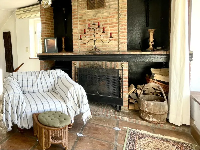 Unique Lakefront Retreat in Istan – Direct Access to the Lake & Panoramic Views
