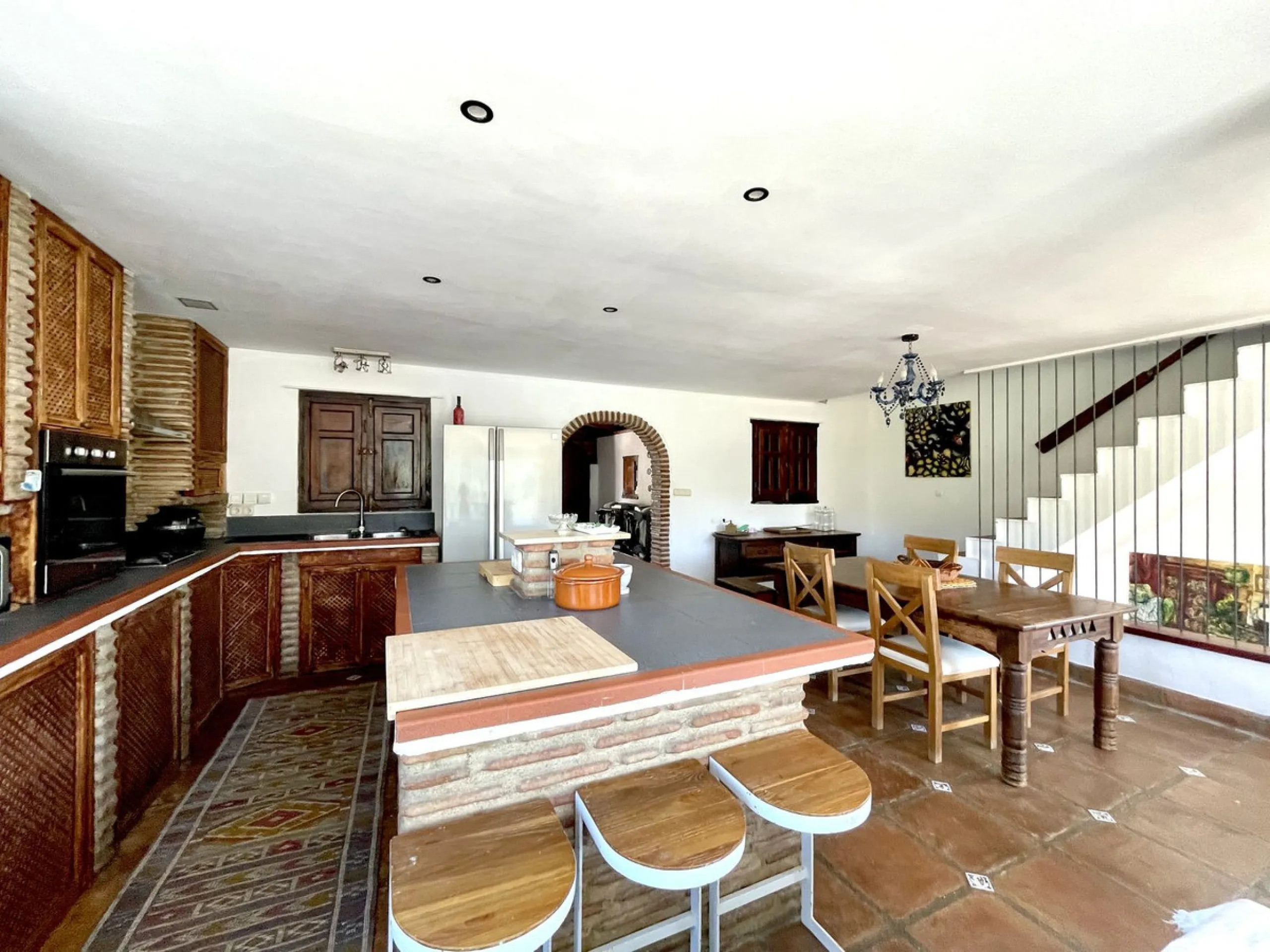 Unique Lakefront Retreat in Istan – Direct Access to the Lake & Panoramic Views