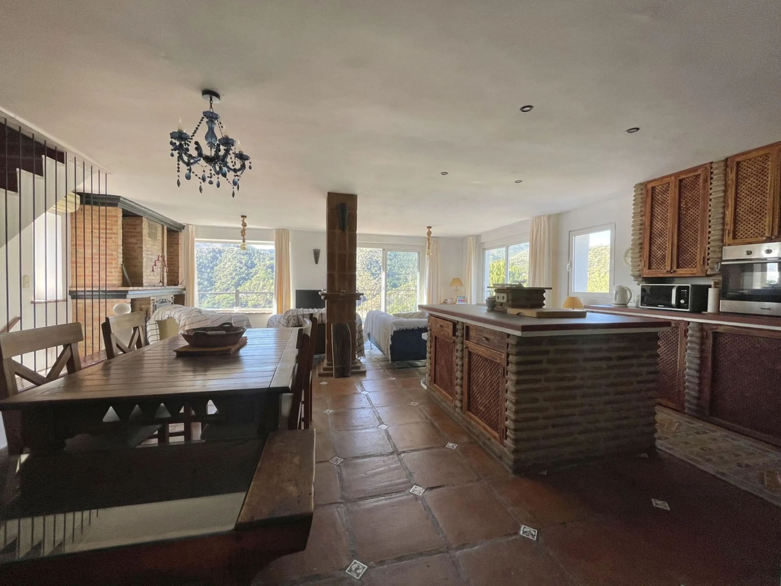 Unique Lakefront Retreat in Istan – Direct Access to the Lake & Panoramic Views