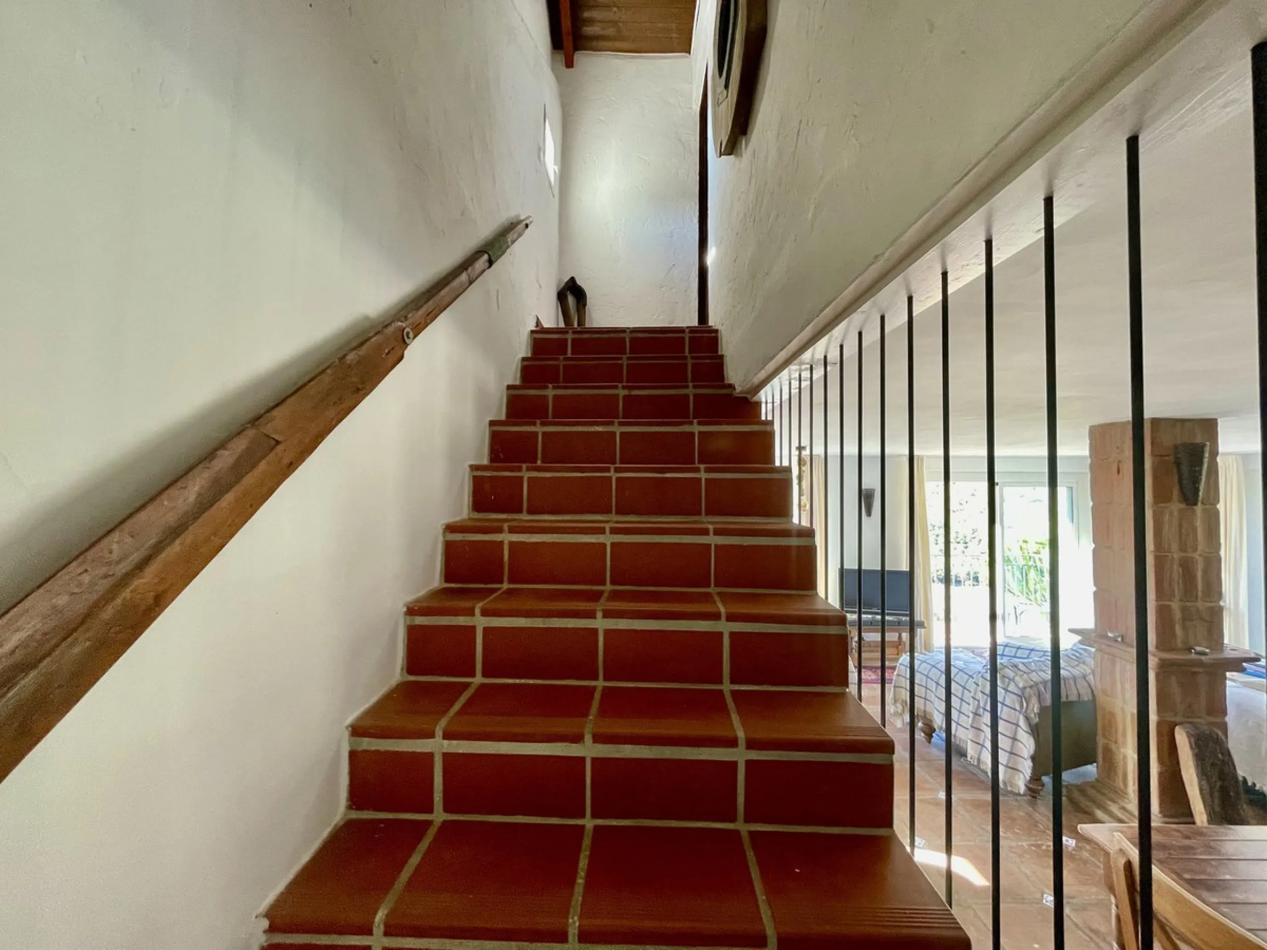 Unique Lakefront Retreat in Istan – Direct Access to the Lake & Panoramic Views