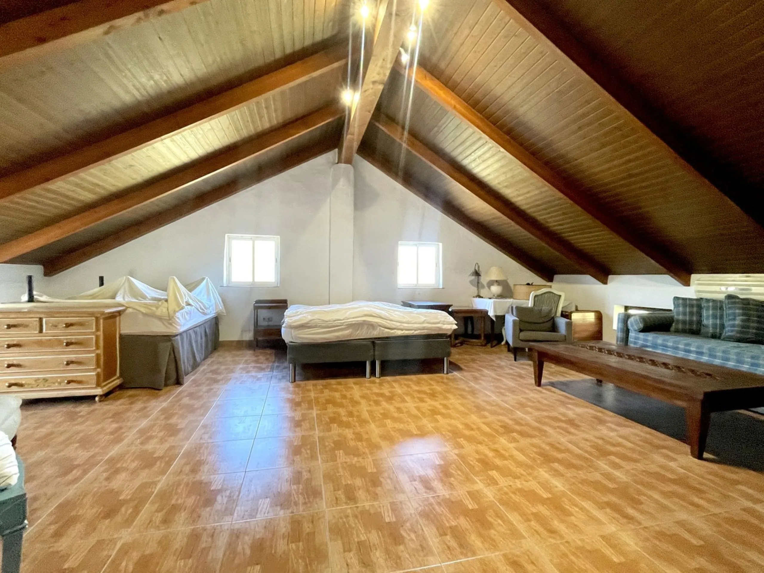 Unique Lakefront Retreat in Istan – Direct Access to the Lake & Panoramic Views