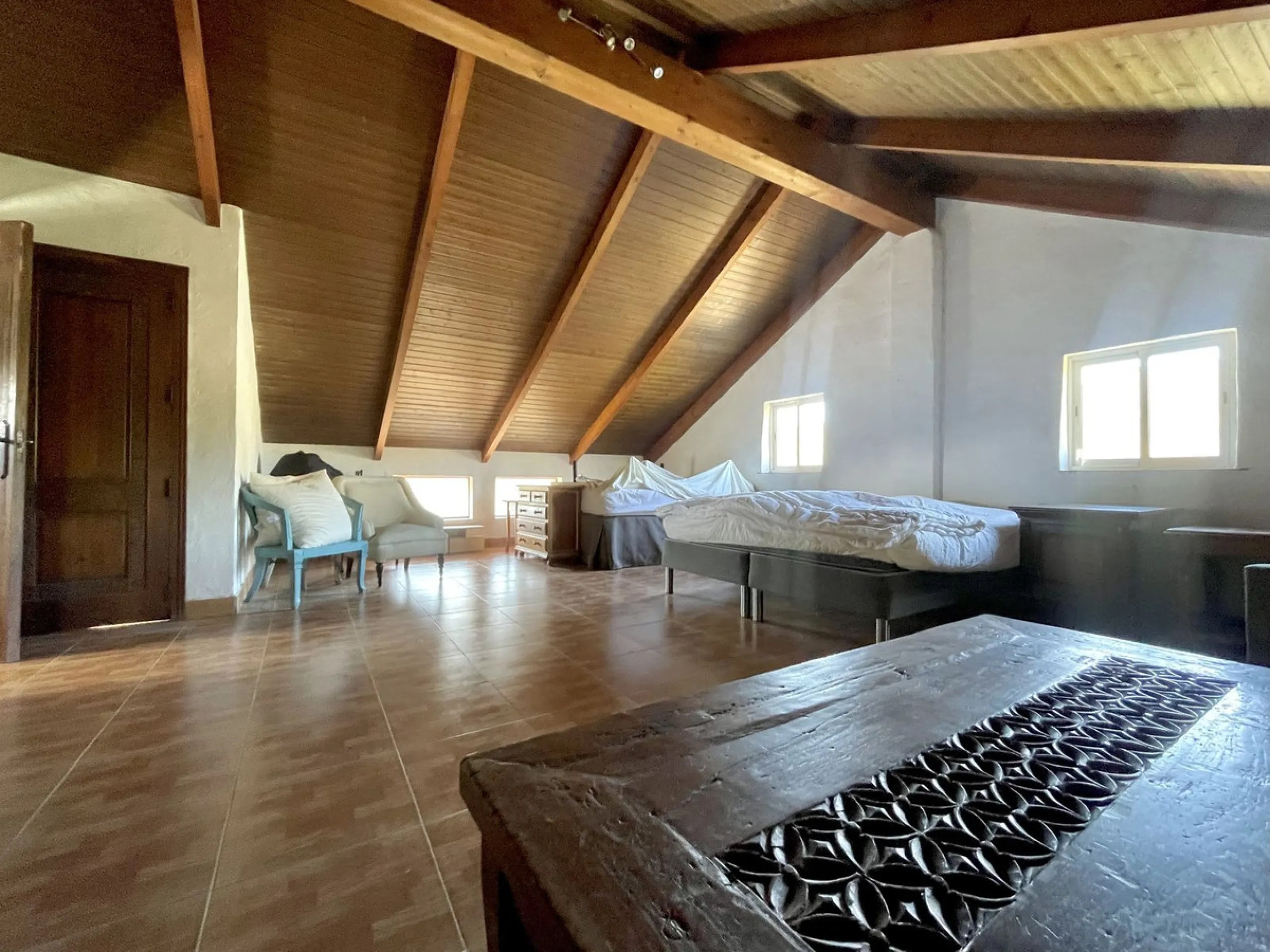 Unique Lakefront Retreat in Istan – Direct Access to the Lake & Panoramic Views