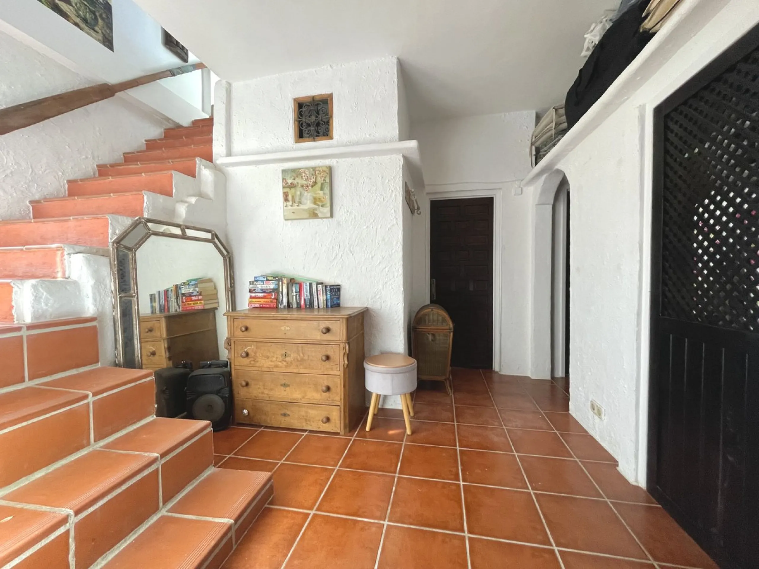 Unique Lakefront Retreat in Istan – Direct Access to the Lake & Panoramic Views