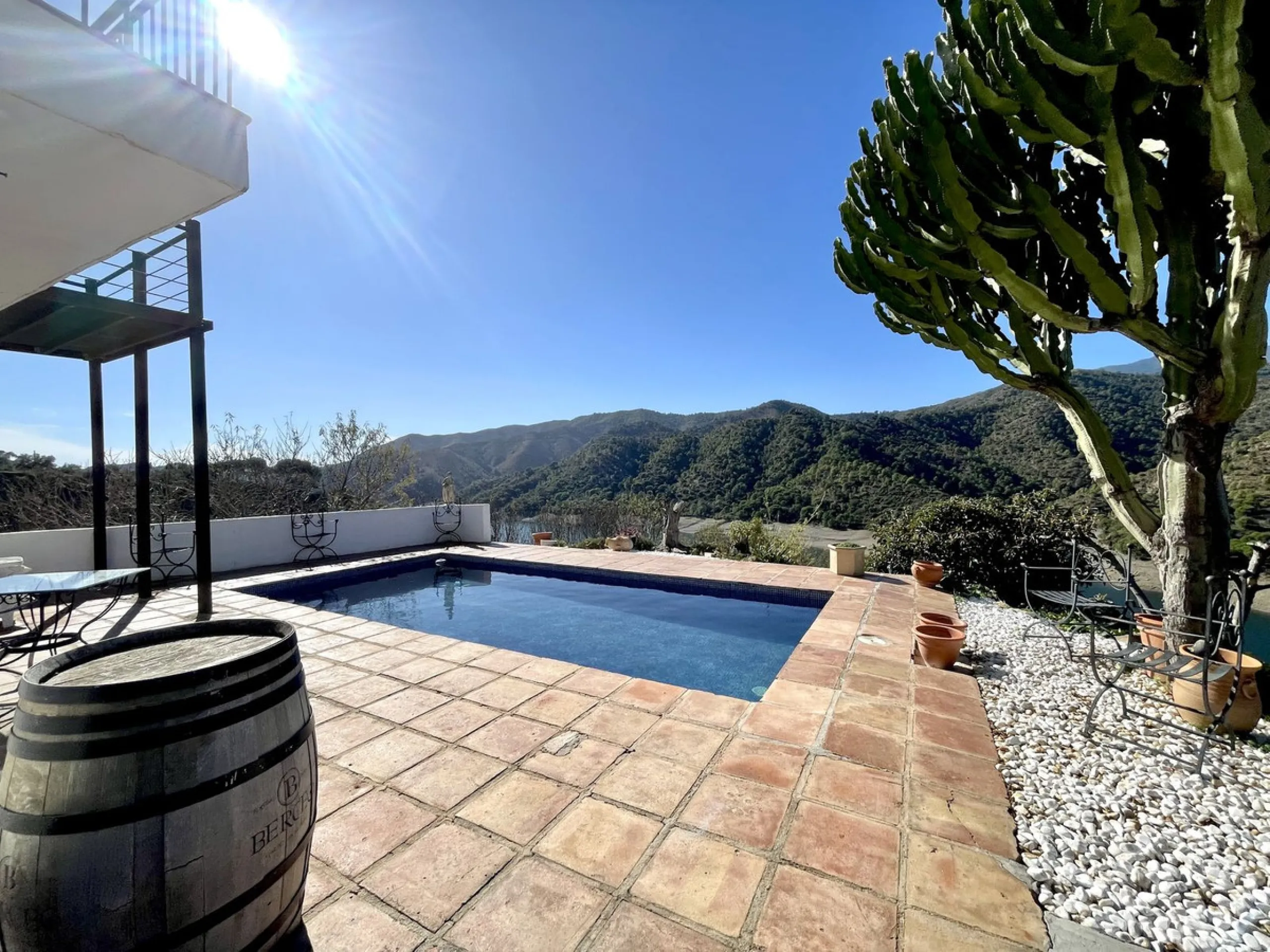 Unique Lakefront Retreat in Istan – Direct Access to the Lake & Panoramic Views