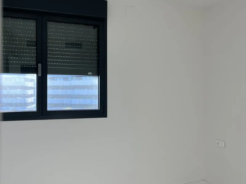 Living by the sea becomes a reality in this beautiful 3-bedroom apartment for sale facing the beach in Torremolinos (La Cizaña/Los Álamos). A unique enclave where daily life unfolds to the sound of the waves.