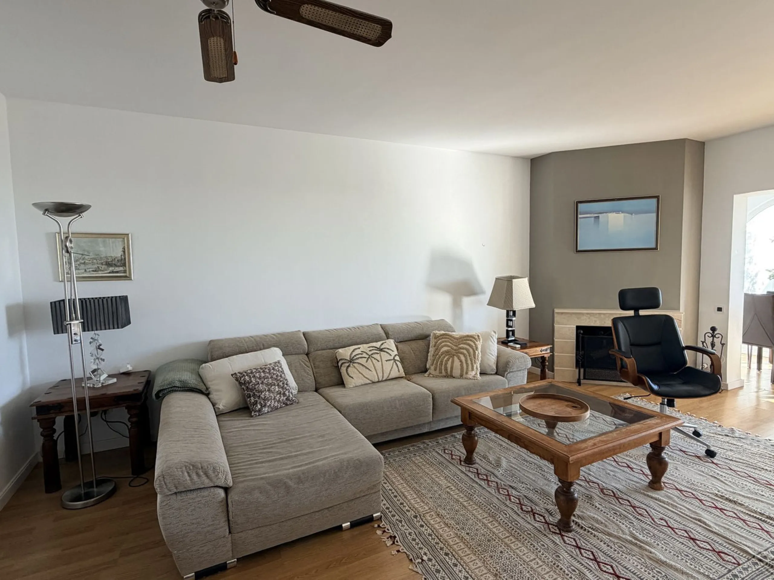 We present this spacious apartment, located in one of the best areas of the area, in La Quinta that enjoys panoramic views of the valley and the sea.