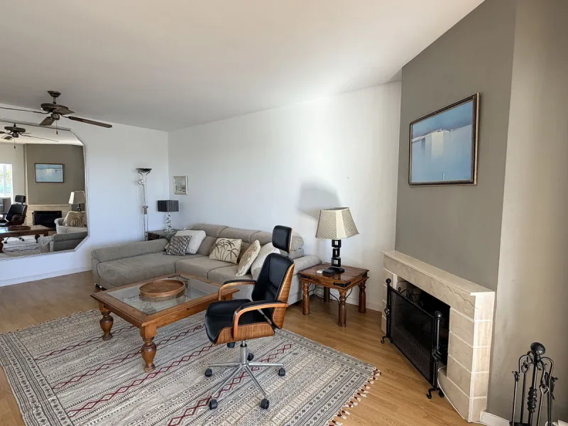 We present this spacious apartment, located in one of the best areas of the area, in La Quinta that enjoys panoramic views of the valley and the sea.
