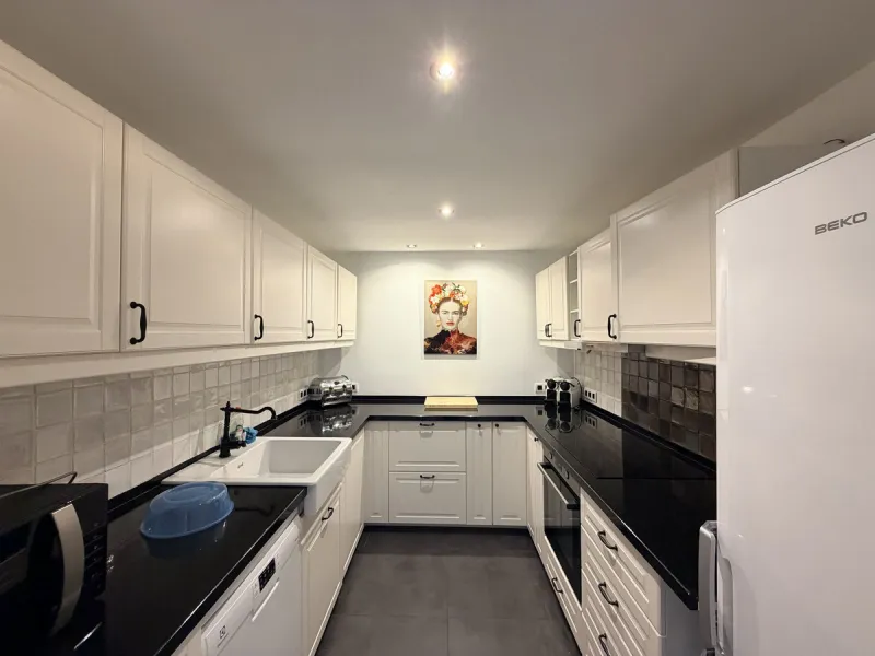 We present this spacious apartment, located in one of the best areas of the area, in La Quinta that enjoys panoramic views of the valley and the sea.